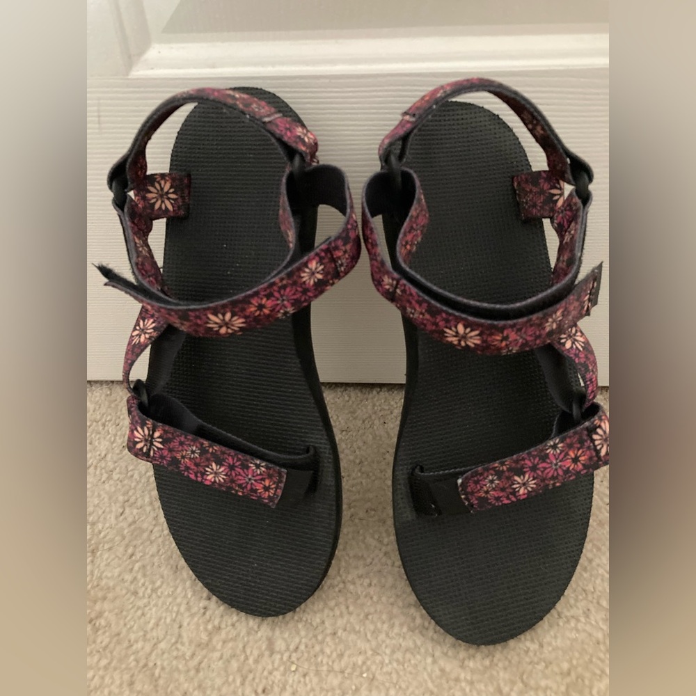 Teva Universal Wildflower Sandals 🌸 S/N 1125201 * Pre- loved 🌸